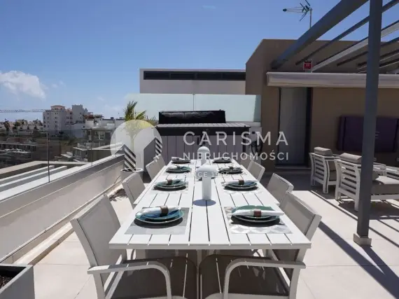 (28) Luksusowy dwupoziomowy penthouse z widokiem na morze