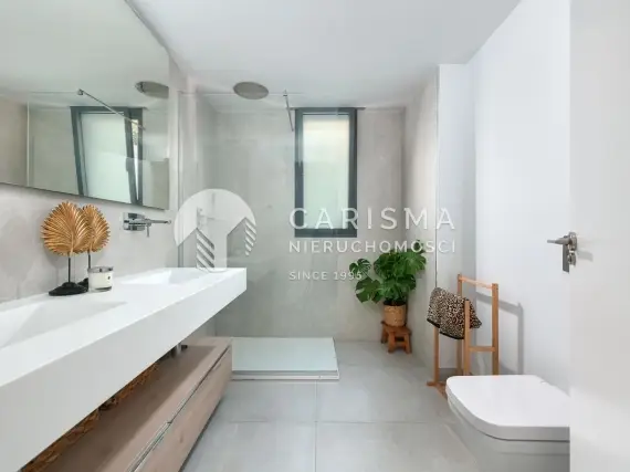 (13) Luksusowy apartament z prywatnym basenem przy polach golfowych
