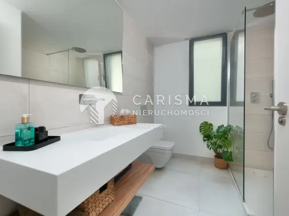 (16) Luksusowy apartament z prywatnym basenem przy polach golfowych