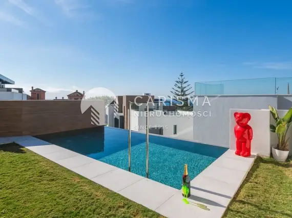(27) Luksusowy apartament z prywatnym basenem przy polach golfowych