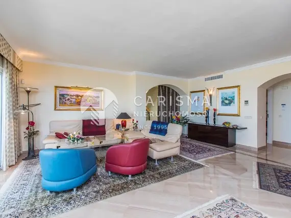 (8) Dwupoziomowy penthouse w pierwszej linii brzegowej z pięknym widokiem