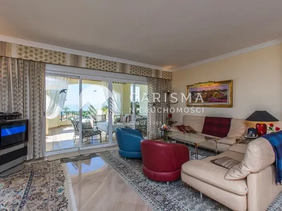 (10) Dwupoziomowy penthouse w pierwszej linii brzegowej z pięknym widokiem