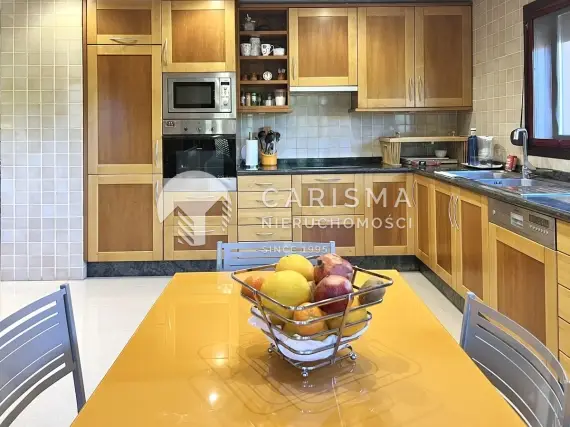 (8) Dwupoziomowy penthouse w prestiżowym kompleksie mieszkalnym Nueva Andalucia