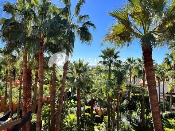 (24) Dwupoziomowy penthouse w prestiżowym kompleksie mieszkalnym Nueva Andalucia