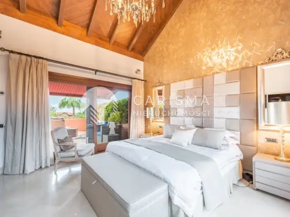 (13) Nowoczesny dwupoziomowy penthouse w luksusowym kompleksie przy plaży