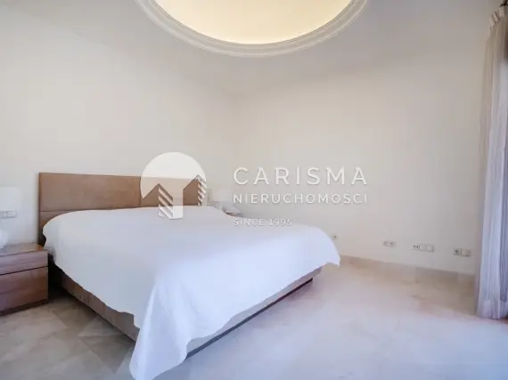 (11) Dwupoziomowy penthouse z panoramicznym widokiem na góry
