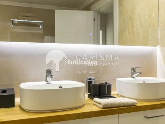 (33) Całkowicie odnowiony penthouse z widokiem na pola golfowe
