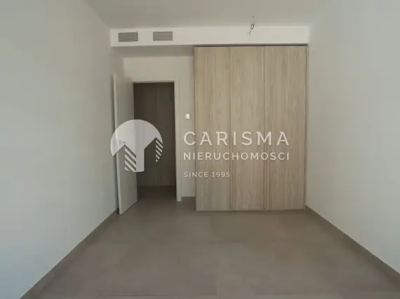 (15) Nowoczesny dwupoziomowy penthouse z panoramicznym widokiem na morze