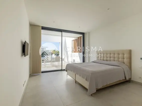 (8) Luksusowy dwupoziomowy penthouse z widokiem na morze, Capobino