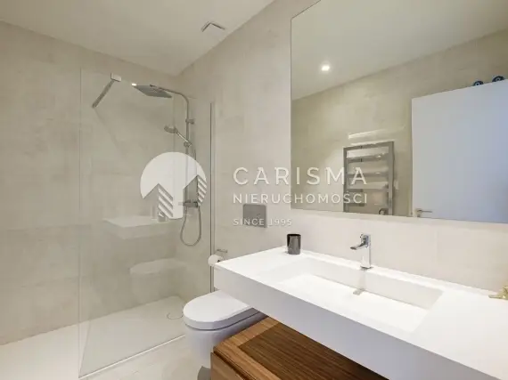 (12) Luksusowy dwupoziomowy penthouse z widokiem na morze, Capobino