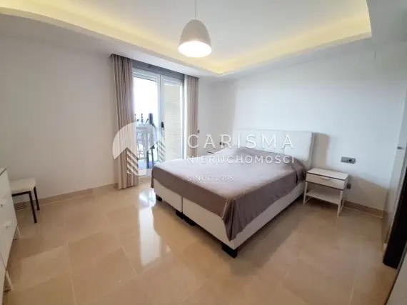 (10) Nowoczesny apartament w pierwszej linii pola golfowego