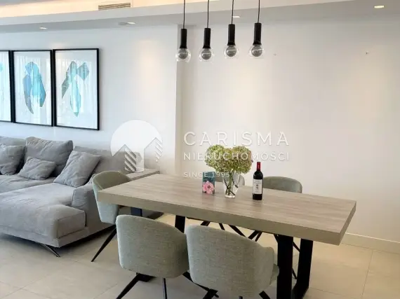 (5) Nowoczesny apartament w prestiżowym kompleksie z widokiem na morze