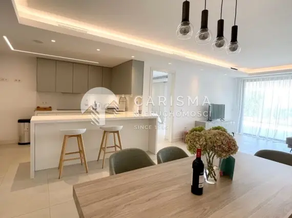 (9) Nowoczesny apartament w prestiżowym kompleksie z widokiem na morze