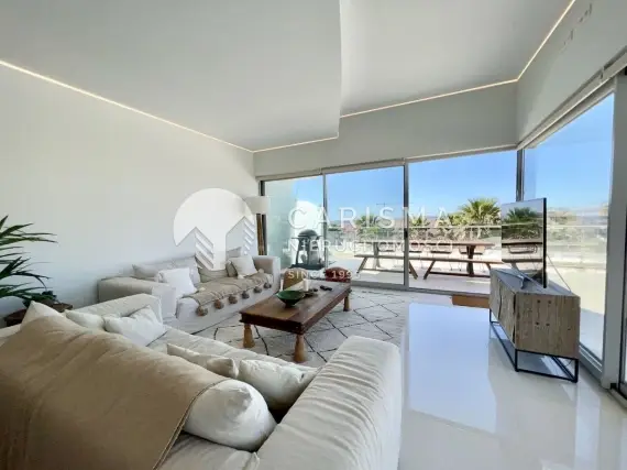 Nowoczesny penthouse z panoramicznym widokiem na morze i góry 2