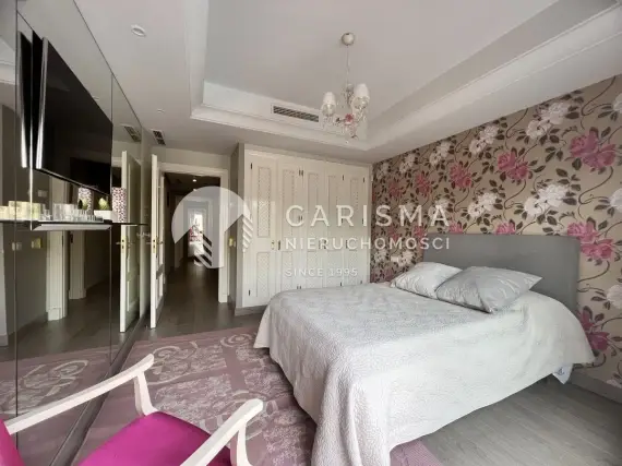 (12) Nowoczesny apartament w prestiżowym kompleksie Puerto Banus