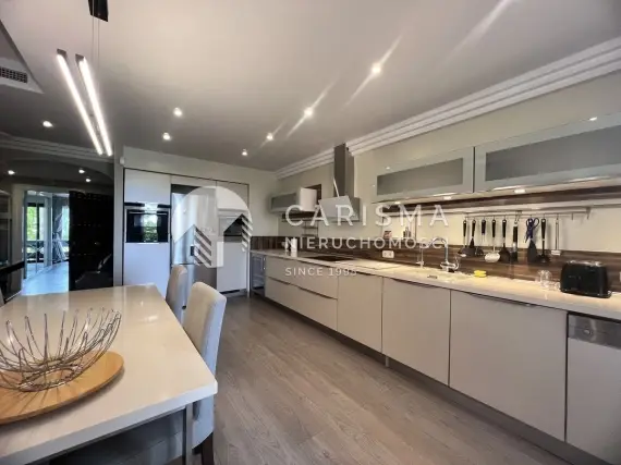(6) Nowoczesny apartament w prestiżowym kompleksie Puerto Banus