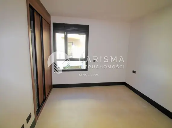(23) Nowoczesny penthouse z panoramicznym widokiem na morze i góry
