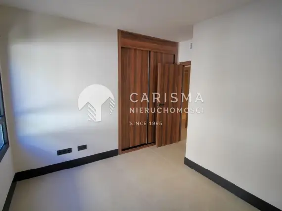 (21) Nowoczesny penthouse z panoramicznym widokiem na morze i góry