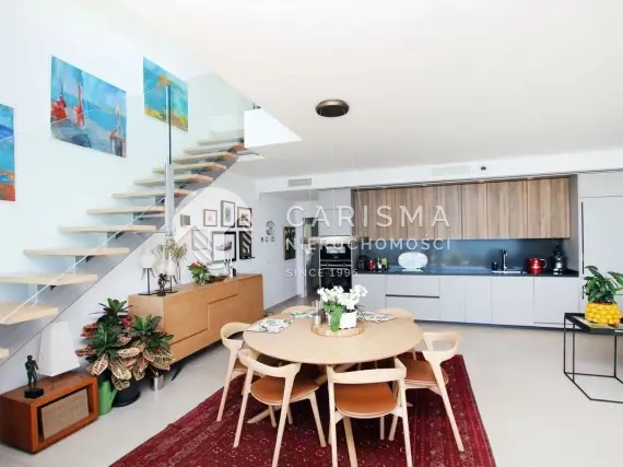 (12) Luksusowy dwupoziomowy penthouse z pięknym widokiem na morze