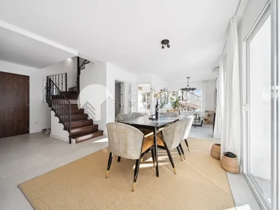 (6) Nowoczesny dwupoziomowy penthouse tuż przy polu golfowym