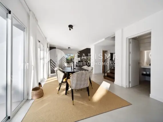 (11) Nowoczesny dwupoziomowy penthouse tuż przy polu golfowym