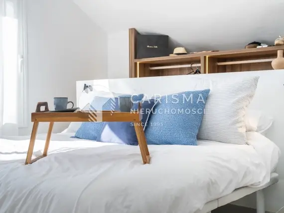 (17) Nowoczesny dwupoziomowy penthouse tuż przy polu golfowym