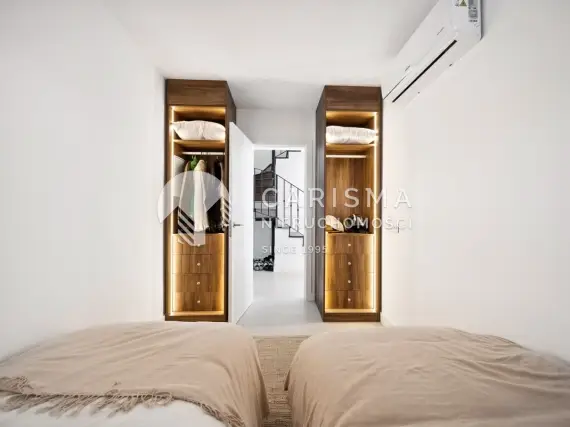(30) Nowoczesny dwupoziomowy penthouse tuż przy polu golfowym