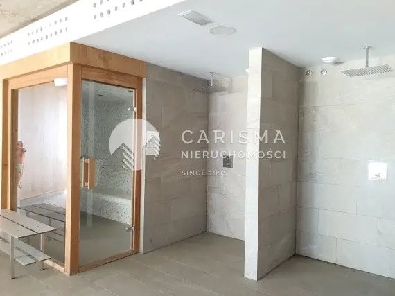 (33) Luksusowy dwupoziomowy penthouse z pięknym widokiem na morze