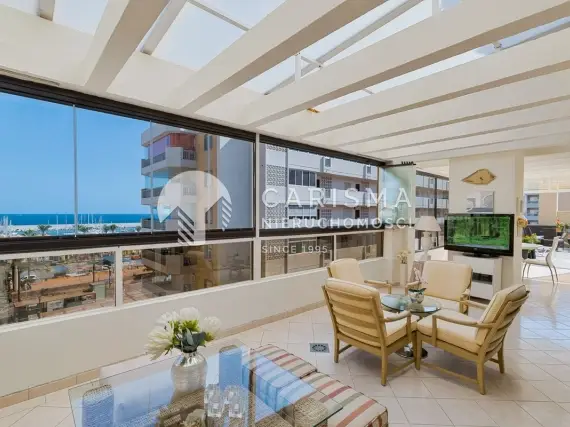 Przestronny penthouse blisko plaży z widokiem na port 2
