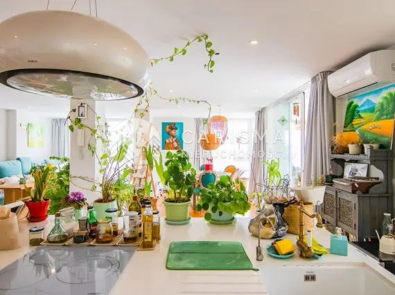 (22) Niezwykle usytuowany dwupoziomowy apartament z prywatnym dostępem do plaży