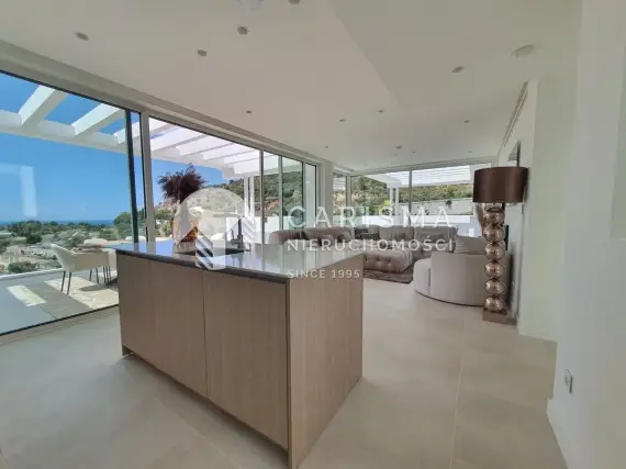 (7) Luksusowy penthouse z pięknym panoramicznym widokiem na morze i góry