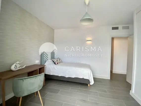(30) Nowoczesny dwupoziomowy apartament 5 minut od plaży