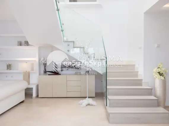 (7) Nowoczesny penthouse z panoramicznym widokiem na morze