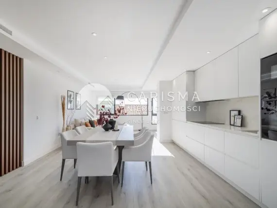 (10) Elegancki apartament w drugiej linii portu Puerto Banus