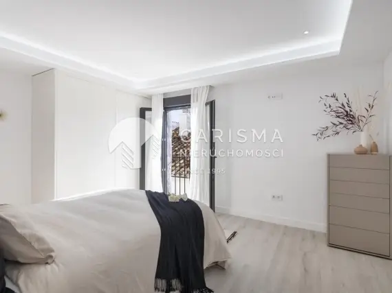 (20) Elegancki apartament w drugiej linii portu Puerto Banus