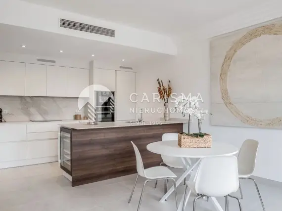 (4) Całkowicie odnowiony  penthouse z widokiem na górę La Conha