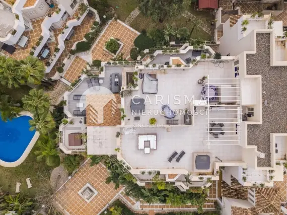 (25) Całkowicie odnowiony  penthouse z widokiem na górę La Conha