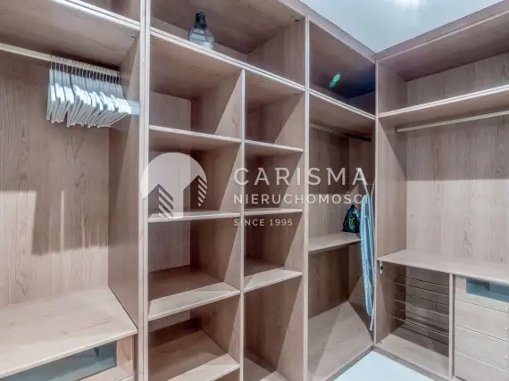 (12) Odnowiony luksusowy penthouse z widokiem na górę La Concha