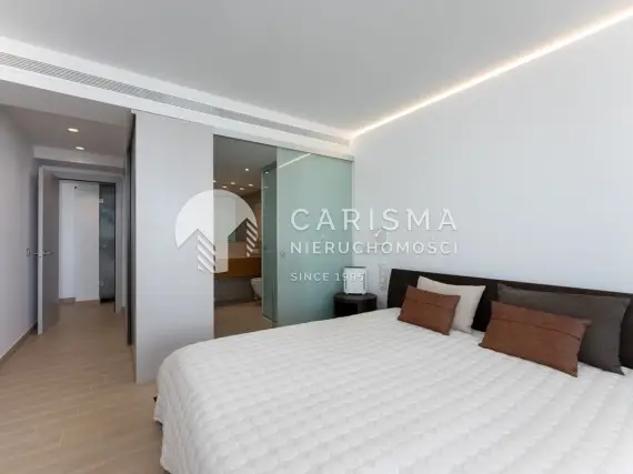 (18) Luksusowy apartament w prestiżowym kompleksie z pięknym widokiem na morze