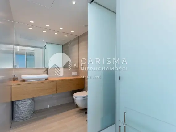 (24) Luksusowy apartament w prestiżowym kompleksie z pięknym widokiem na morze