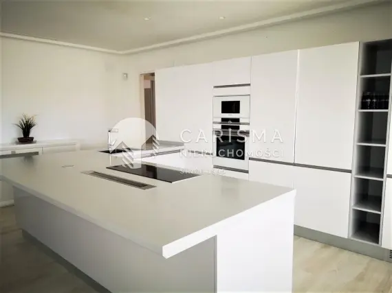 (8) Nowoczesny apartament w pierwszej linii brzegowej
