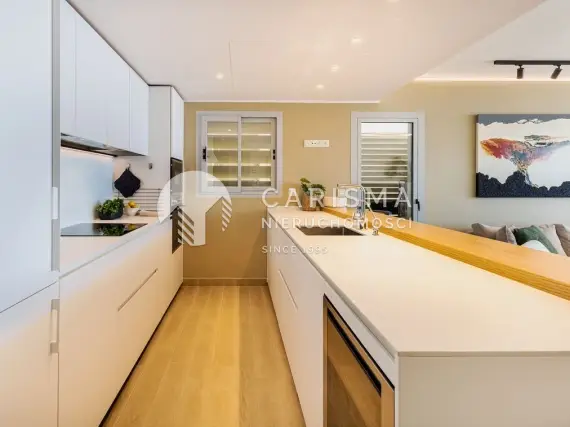 (10) Nowoczesny apartament z panoramicznym widokiem na morze blisko plaży
