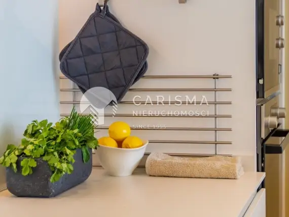 (12) Nowoczesny apartament z panoramicznym widokiem na morze blisko plaży