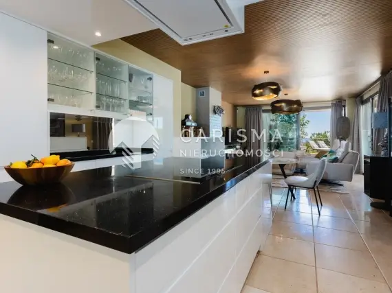 (9) Nowoczesny apartament na parterze przy polu golfowym z widokiem na morze
