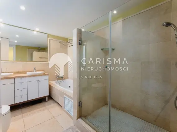 (13) Nowoczesny apartament na parterze przy polu golfowym z widokiem na morze