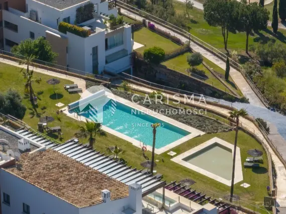 (21) Nowoczesny apartament na parterze przy polu golfowym z widokiem na morze