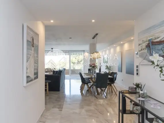 (10) Nowoczesny apartament z widokiem na morze blisko plaży i pola golfowegp