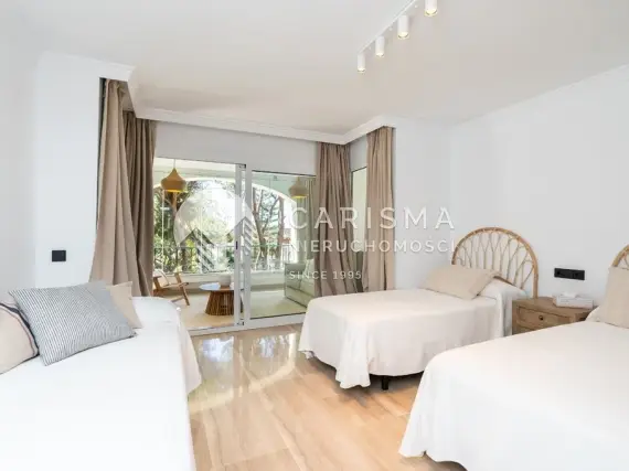 (16) Odnowiony apartament kilka minut od plaży w Elviria