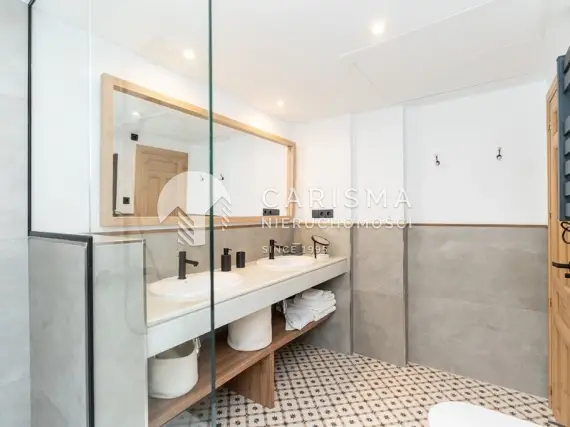 (22) Odnowiony apartament kilka minut od plaży w Elviria