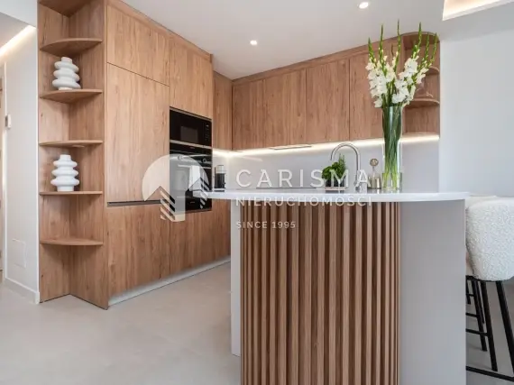 (7) Gruntownie odnowiony apartament z pięknym widokiem na górę La Concha i morze